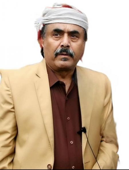 اللواء الركن عوض العولقي محافظ شبوة يعزي في وفاة الاستاذ التربوي علي عبدالله الزميلي 